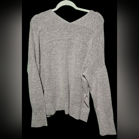 Kerisma EUC Size M/L Heather Gray V-Neck Sweater - Picture 4 of 4